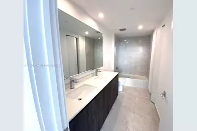 488 NE 18th St #4905, Miami, FL 33132 - Photo 5