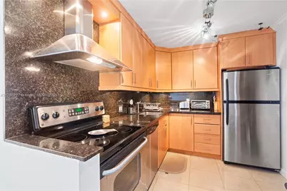 3625 N Country Club Dr #902, Aventura, FL 33180 - Photo 11