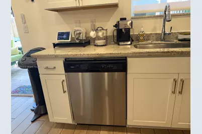 2469 SE 10th St, Homestead, FL 33035 - Photo 9