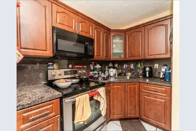 8635 NW 8th St #101, Miami, FL 33126 - Photo 5