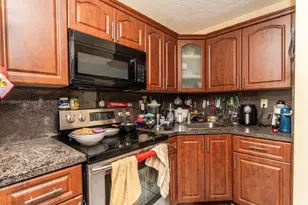 8635 NW 8th St, Miami, FL 33126 - Photo 5