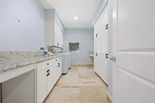 2561 Lucille Dr, Fort Lauderdale, FL 33316 - Photo 45