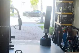 10315 W 32nd Ln, Hialeah, FL 33018 - Photo 11