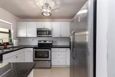 8956 Palm Tree Ln #8956, Pembroke Pines, FL 33024 - Photo 9