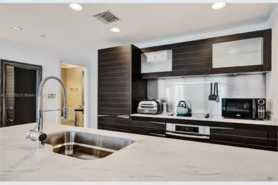 200 Biscayne Boulevard Way #3211, Miami, FL 33131 - Photo 7