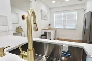 12500 SW 6th St, Pembroke Pines, FL 33027 - Photo 13