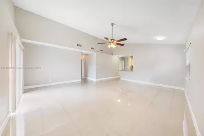 702 SW 79th Ave, North Lauderdale, FL 33068 - Photo 31