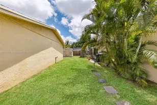 702 SW 79th Ave, North Lauderdale, FL 33068 - Photo 11