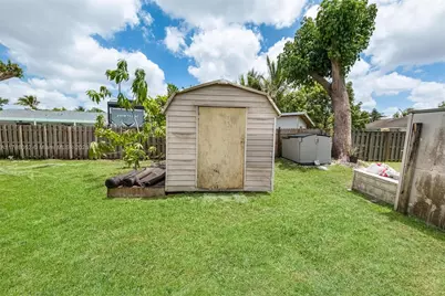 702 SW 79th Ave, North Lauderdale, FL 33068 - Photo 13