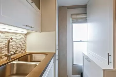 220 Kings Point Dr #514, Sunny Isles Beach, FL 33160 - Photo 9