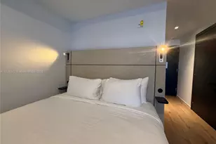 398 NE 5th St, Miami, FL 33132 - Photo 23