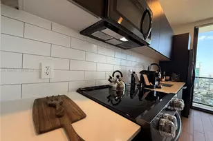 398 NE 5th St, Miami, FL 33132 - Photo 11