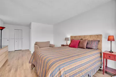 600 Parkview Dr #422(+DEN), Hallandale Beach, FL 33009 - Photo 23