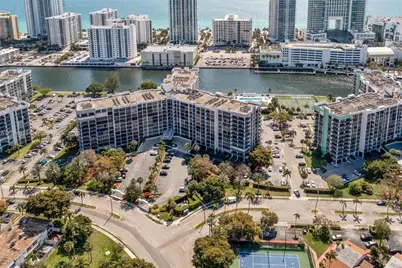 600 Parkview Dr #422(+DEN), Hallandale Beach, FL 33009 - Photo 13