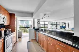 600 Parkview Dr, Hallandale Beach, FL 33009 - Photo 25