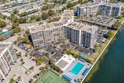 600 Parkview Dr #422(+DEN), Hallandale Beach, FL 33009 - Photo 17