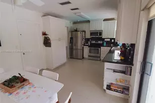 2020 NE 203rd St, Miami, FL 33179 - Photo 17