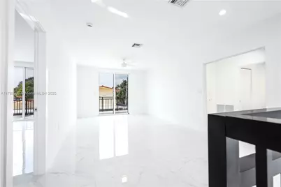 910 SW 24th Rd, Miami, FL 33129 - Photo 17