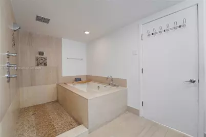 5875 Collins Ave #1006, Miami Beach, FL 33140 - Photo 21