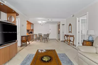 5225 Collins Ave #1117, Miami Beach, FL 33140 - Photo 7