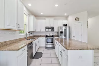 10860 79th St, E, Other City - In The State Of Florida, FL 34219 - Photo 9