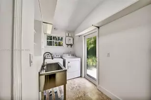 255 Ridgewood Rd, Key Biscayne, FL 33149 - Photo 47