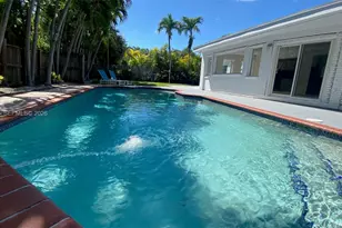 255 Ridgewood Rd, Key Biscayne, FL 33149 - Photo 3