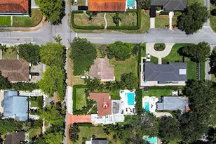 660 NE 121st St, Biscayne Park, FL 33161 - Photo 9