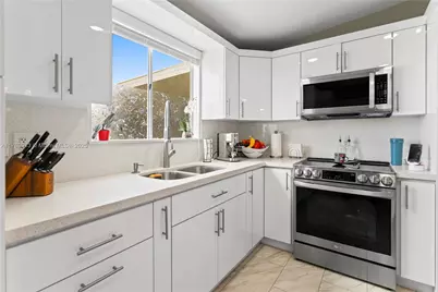 740 NW 219th Avenue, Pembroke Pines, FL 33029 - Photo 11