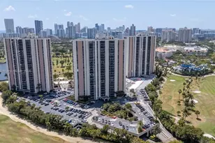 20335 W Country Club Dr, Aventura, FL 33180 - Photo 23