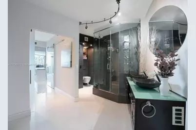 300 S Pointe Dr #402, Miami Beach, FL 33139 - Photo 9