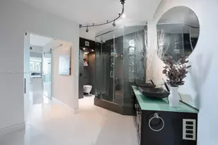 300 South Pointe Dr, Miami Beach, FL 33139 - Photo 9