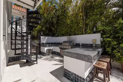 2 S Hibiscus Dr, Miami Beach, FL 33139 - Photo 29