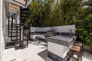 2 S Hibiscus Dr, Miami Beach, FL 33139 - Photo 27