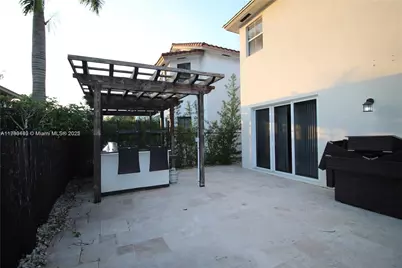 10564 NW 70th Ln, Doral, FL 33178 - Photo 9