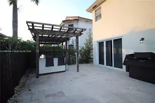 10564 NW 70th Ln, Doral, FL 33178 - Photo 9