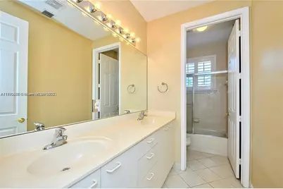 780 SW 167th Ave, Pembroke Pines, FL 33027 - Photo 17