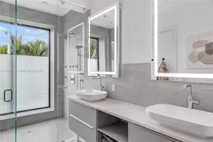 1311 Bay Dr, Miami Beach, FL 33141 - Photo 25