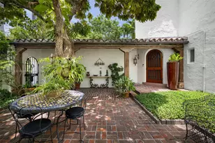 5215 Pine Tree Dr, Miami Beach, FL 33140 - Photo 9