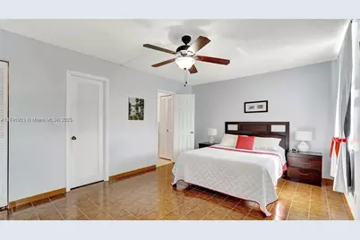 427 Golden Isles Dr #5J, Hallandale Beach, FL 33009 - Photo 23