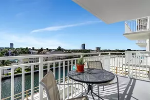 427 Golden Isles Dr, Hallandale Beach, FL 33009 - Photo 29