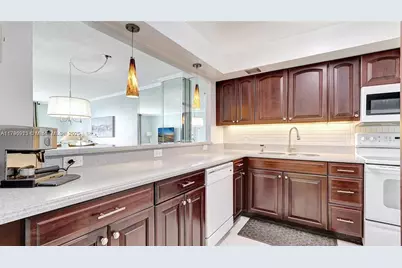 427 Golden Isles Dr #5J, Hallandale Beach, FL 33009 - Photo 5