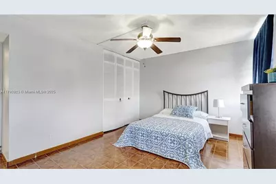 427 Golden Isles Dr #5J, Hallandale Beach, FL 33009 - Photo 21