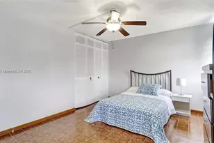 427 Golden Isles Dr, Hallandale Beach, FL 33009 - Photo 21