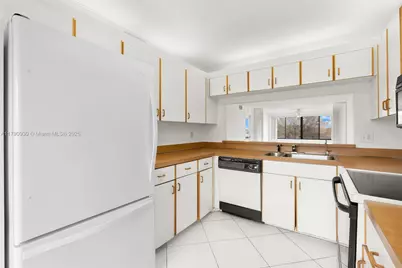 9585 N Belfort Cir #308, Tamarac, FL 33321 - Photo 15