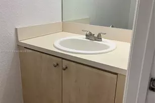 7985 NW 8th St, Miami, FL 33126 - Photo 11