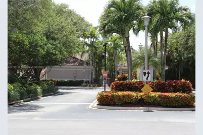 2405 NW 97th Ter, Pembroke Pines, FL 33024 - Photo 3