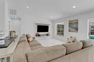 172 Plantation Cir, Naples, FL 34104 - Photo 13