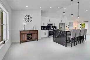 172 Plantation Cir, Naples, FL 34104 - Photo 9