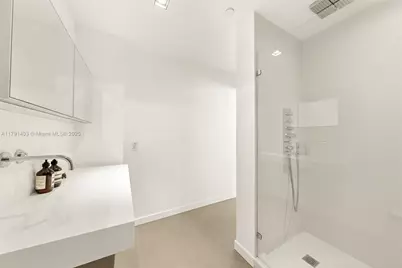 350 NE 24th St #901, Miami, FL 33137 - Photo 17